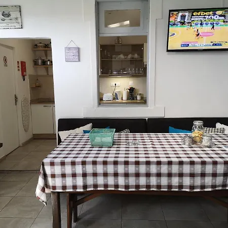 Downtown Garden Terrace , Only One House Up To 21pax * Oporto