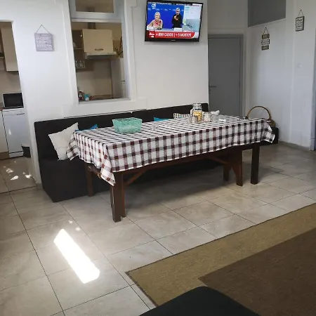 Downtown Garden Terrace , Only One House Up To 21pax Apartment